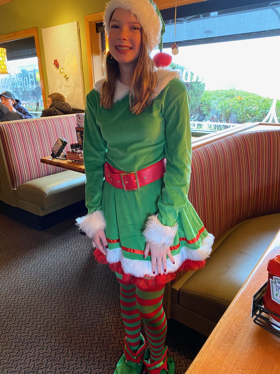 2019-12-10-cheerleaders-02 photo